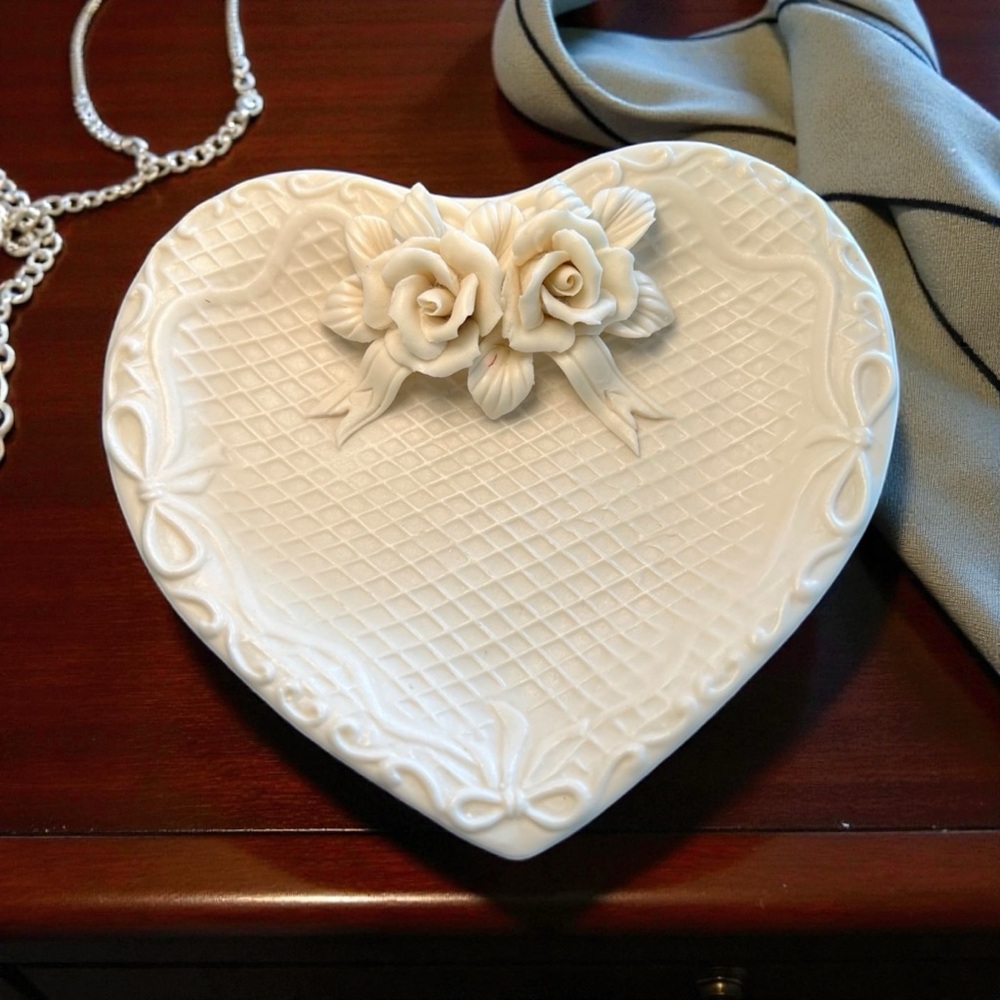 Vintage Ceramic Candy Dish Heart Shaped Ivory White Roses Bows Trinket Jewelry